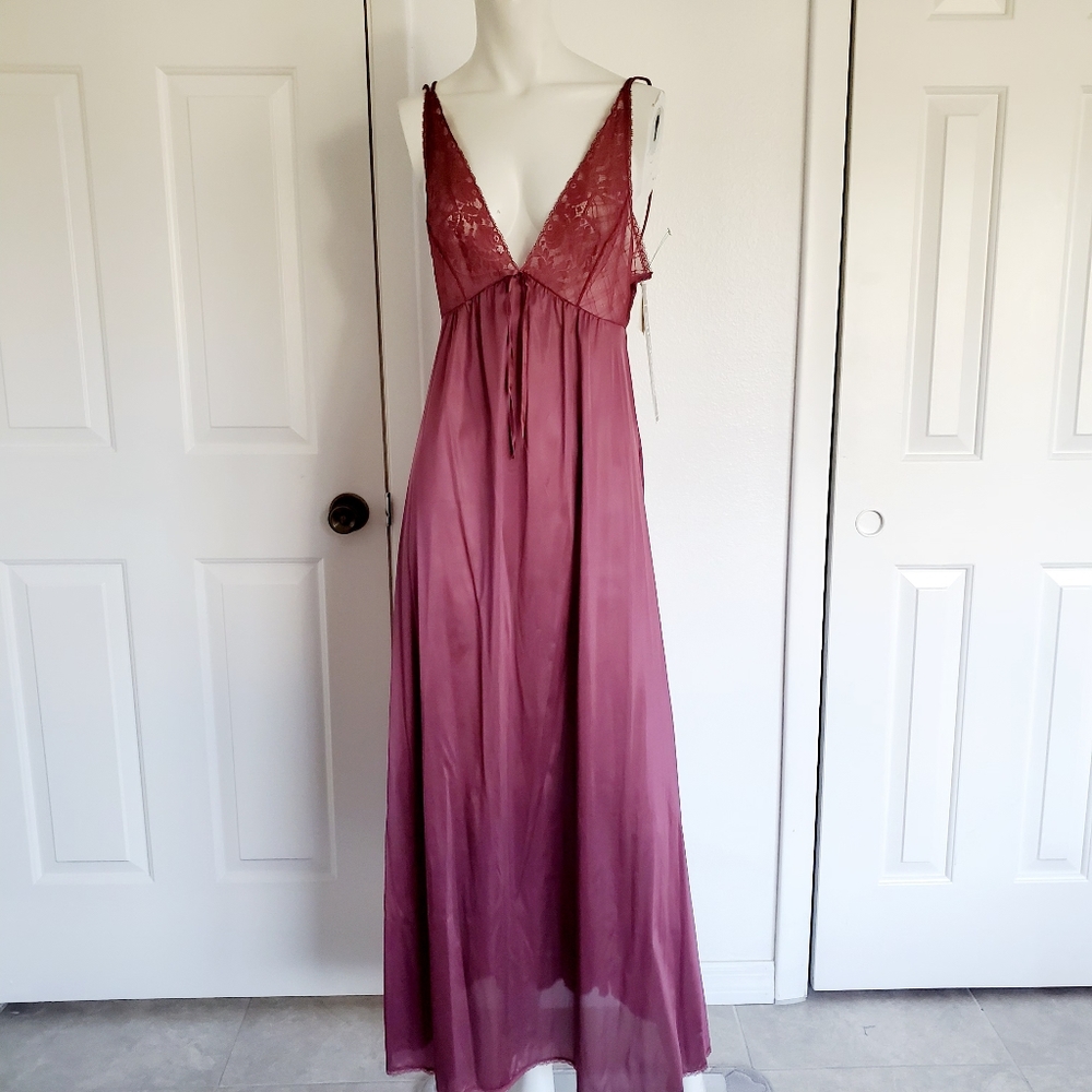 VASSARETTE maxi nightgown with sheer robe 32 - Picture 6 of 8